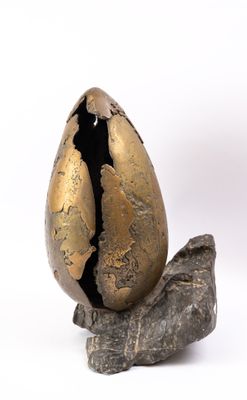 Anita TULLIO (1935-2014), attribué à, "Œuf", bronze patiné e…