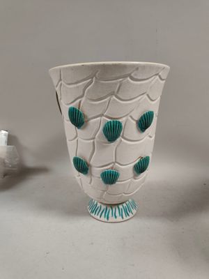 two vases that are sitting next to each other on a table