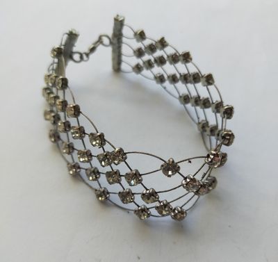Bracelet en résille et strass