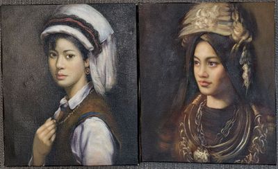 deux tableaux représentant une femme portant un turban et une femme portant une coiffe