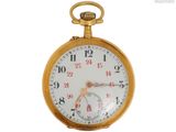 gros plan d'une montre de poche sur fond blanc