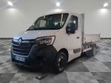 la photo d'un camion blanc garé dans une pièce