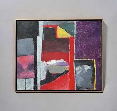 un tableau accroché au mur d'une pièce