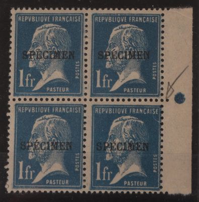 Les quatre timbres représentent un homme.