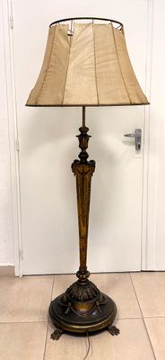 a lamp that is sitting on the floor in the room