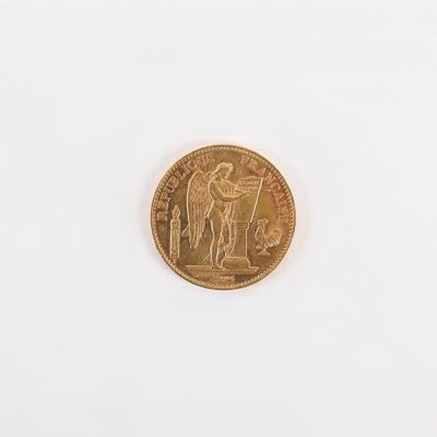 une pièce d'or sur laquelle est représenté un cheval