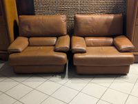 Paire de fauteuils cuir - Dim. 105 x 98 cm