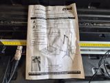 un morceau de papier posé sur une machine