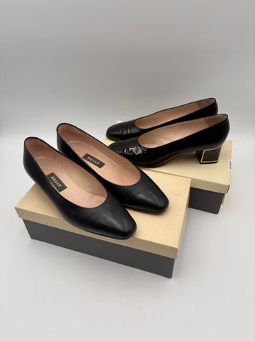 BALLY – Paire d’escarpins en cuir bleu marine et en cuir noir ver...