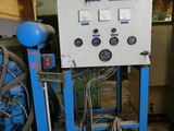 une machine qui se trouve à l'intérieur d'un bâtiment