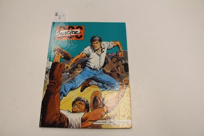 la couverture d'une bande dessinée représentant un homme sur une planche de surf