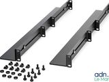 une paire de supports métalliques noirs avec vis et écrous