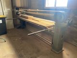 a machine that is sitting in the middle of a room