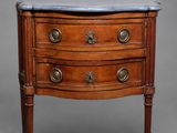 une commode ancienne avec dessus en marbre