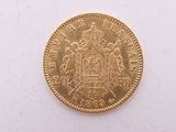 l'image d'une pièce d'or sur laquelle figurent des armoiries