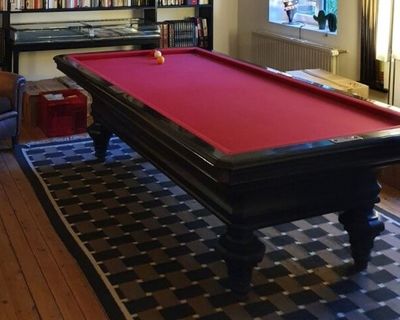 TOULET. billard français en bois noirci de forme tombeau, dr…