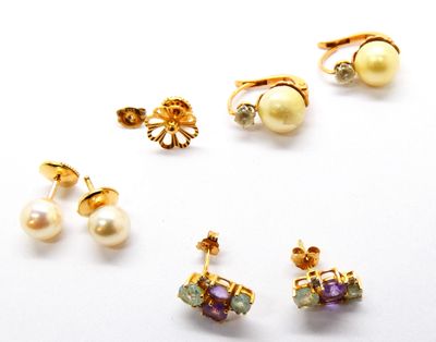 Lot comprenant: une paire de dormeuses en or jaune 750 °/°° … - Photo 1