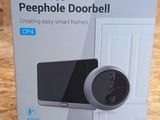 un gros plan d'une boîte contenant un appareil photo