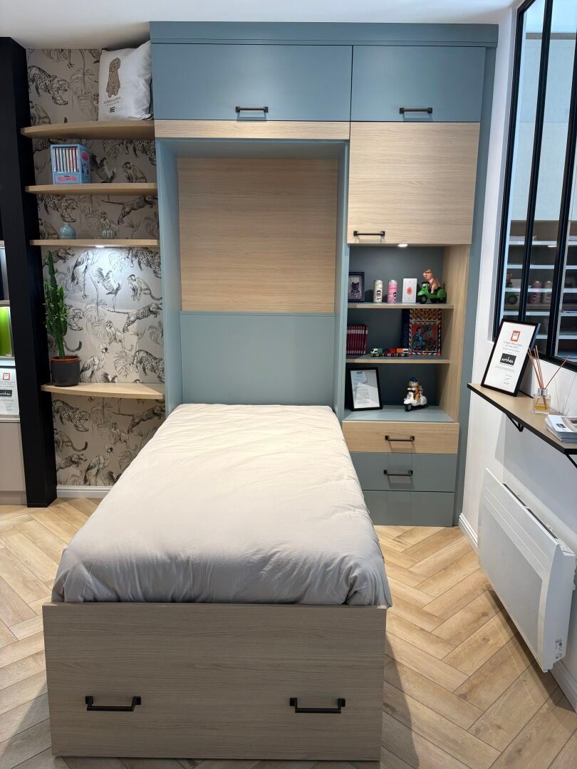 VENTE SUR DESIGNATION se trouvant en SAINT-BRIEUC Mobilier de chambre lamifié vert-gris et imitation chêne clair, ave...