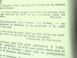 un gros plan sur une page de livre avec l'image d'un oiseau
