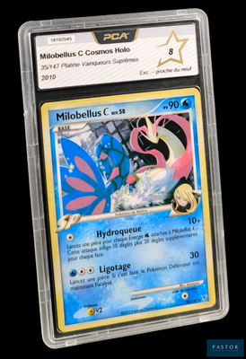 gros plan d'une carte pokemon dans un étui en plastique