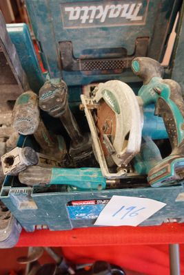 de nombreux outils qui se trouvent dans une boîte à outils