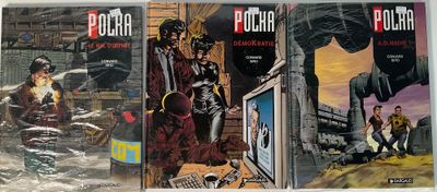 Trois bandes dessinées sont posées les unes en face des autres sur une table.