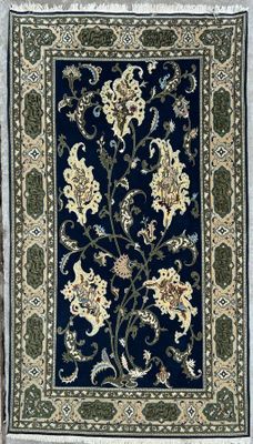 Tapis Ghoum (chaine et trame en coton, velours en laine), ce…