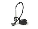 L'aspirateur noir se trouve à côté de l'aspirateur dans son sac noir.