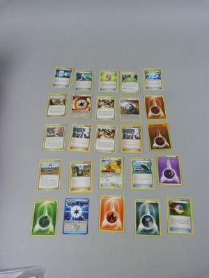 POKEMON NINTENDO Lot de 25 cartes Pokémon françaises.
