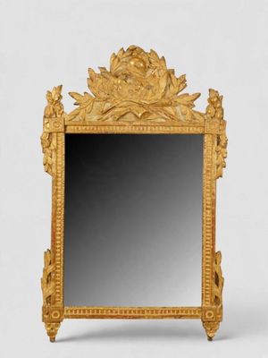 une image d'un miroir avec un cadre doré sur un fond blanc