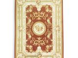 un gros plan d'un tapis rouge et doré sur fond blanc
