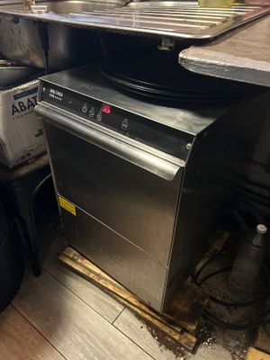 Lave vaisselle MÉTRO - Photo 1