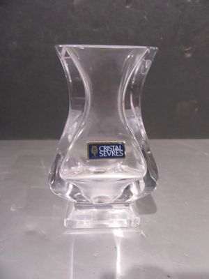 113.56 - VASE EN CRISTAL DE SEVRES - Hauteur 12 cm 15 - 20 E…