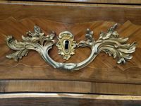Commode galbée en bois de placage ouvrant à cinq tiroirs sur… (photo 5)