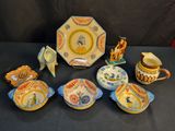 plusieurs pièces de poterie différentes posées sur une table