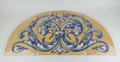 Céramique: Imposte en majolique décor de têtes de bélier (4p…