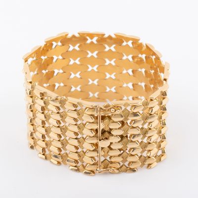 Large bracelet ruban or texturé et ajouré 18K Vers 1960 - Photo 1