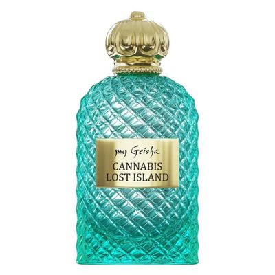 gros plan d'un flacon de parfum sur fond blanc