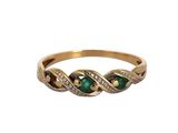 une image représentant une bague en or sertie d'émeraudes et de diamants