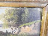 une image d'un tableau sur le mur d'une pièce