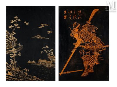 JAPON, XXe siècle Deux panneaux en bois laqué noir et or