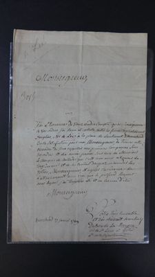 une feuille de papier sur laquelle on peut écrire, posée sur une table