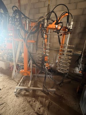 an image of a machine that is working on a piece of machinery
