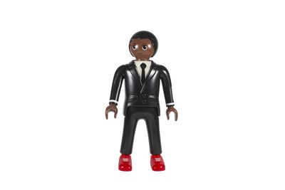 un gros plan sur une figurine représentant un homme en costume-cravate