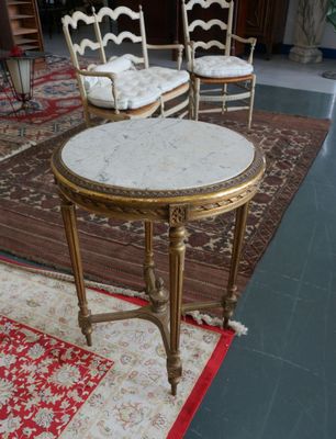 several chairs and a table in a room with a rug on the floor
