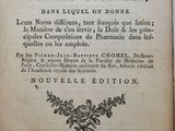 un vieux livre écrit posé sur une table