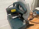 l'image d'une machine posée sur une table