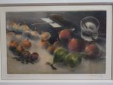 une peinture représentant une nature morte avec des fruits et un verre
