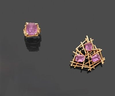une paire de boucles d'oreilles en améthorate et diamants